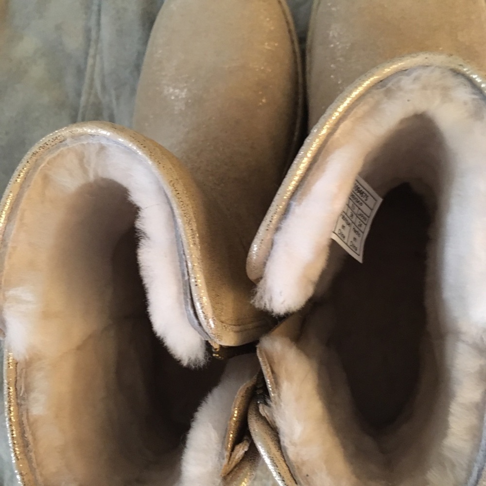 Ugh boots new size 7
